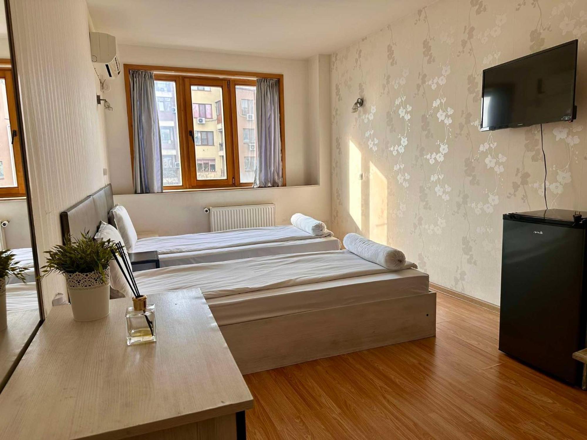 Family Hotel Amor Ruse Ngoại thất bức ảnh
